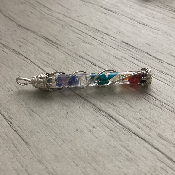 Long pendant holding stones - Picture 5 of 6